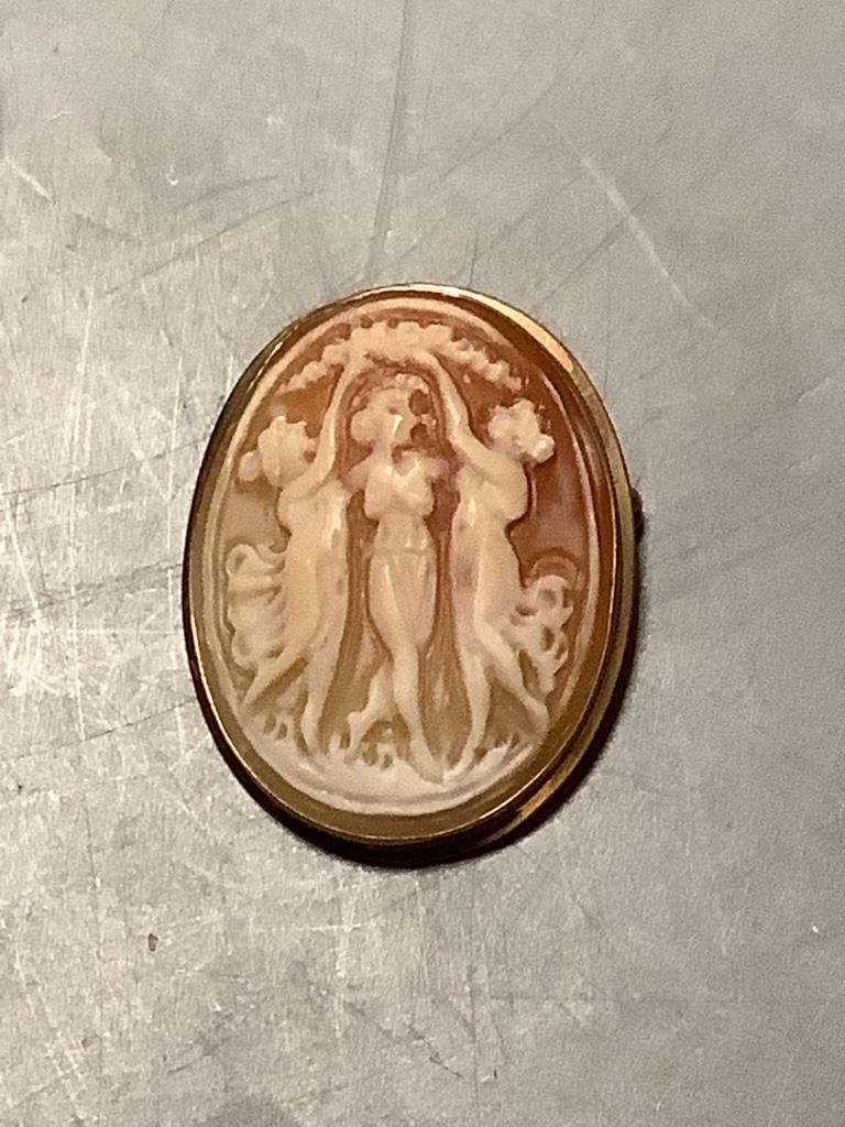 A modern Italian 9k mounted oval cameo shell brooch and assorted costume jewellery.